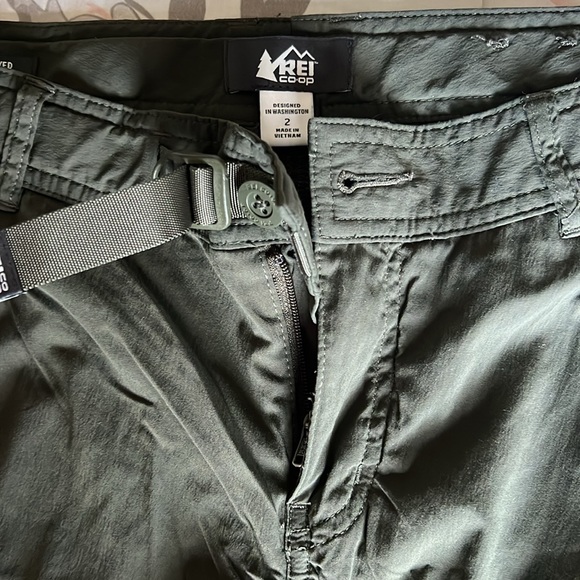 Women’s REI olive convertible hiking pants/shorts! - Picture 2 of 7